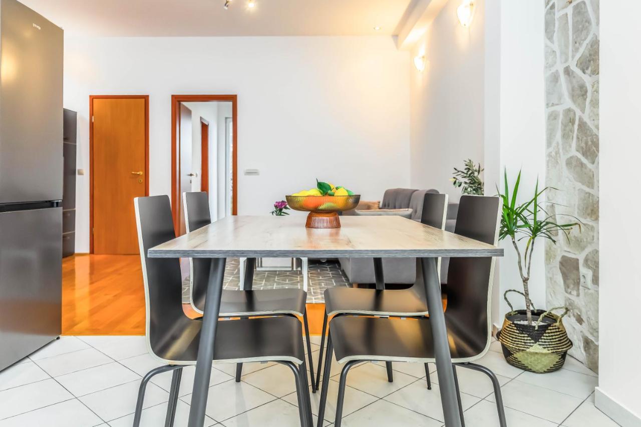 Beachfront Apartment Jesenice  Exterior foto
