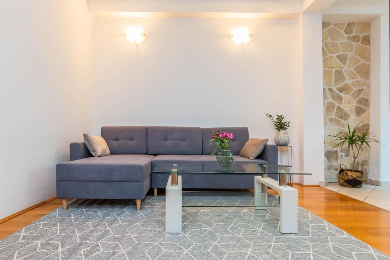 Beachfront Apartment Jesenice  Exterior foto